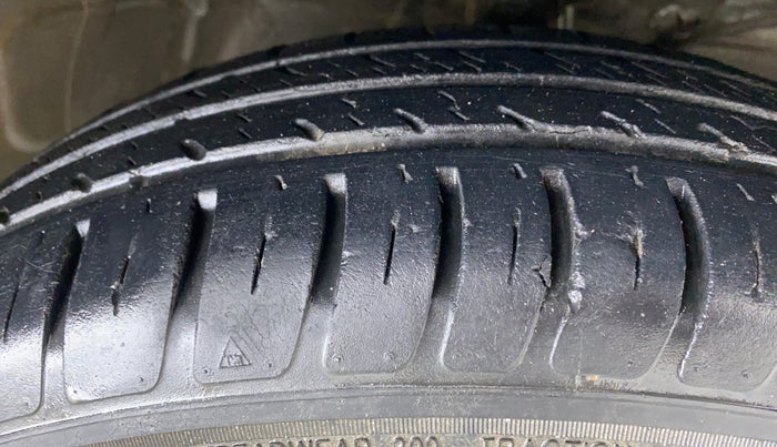 2019 Maruti Swift LXI D, Petrol, Manual, 31,846 km, Right Front Tyre Tread