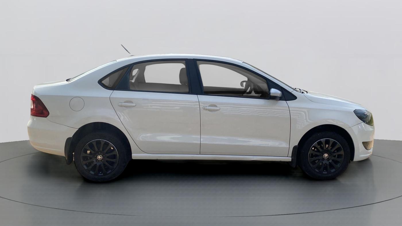2016 Skoda Rapid 1.5 TDI AT STYLE PLUS BLACK PACKAGE, Diesel, Automatic, 97,782 km, Right Side View