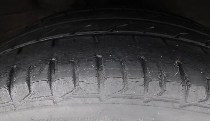 2014 Hyundai Verna FLUIDIC 1.4 VTVT CX, Petrol, Manual, 41,696 km, Right Front Tyre Tread