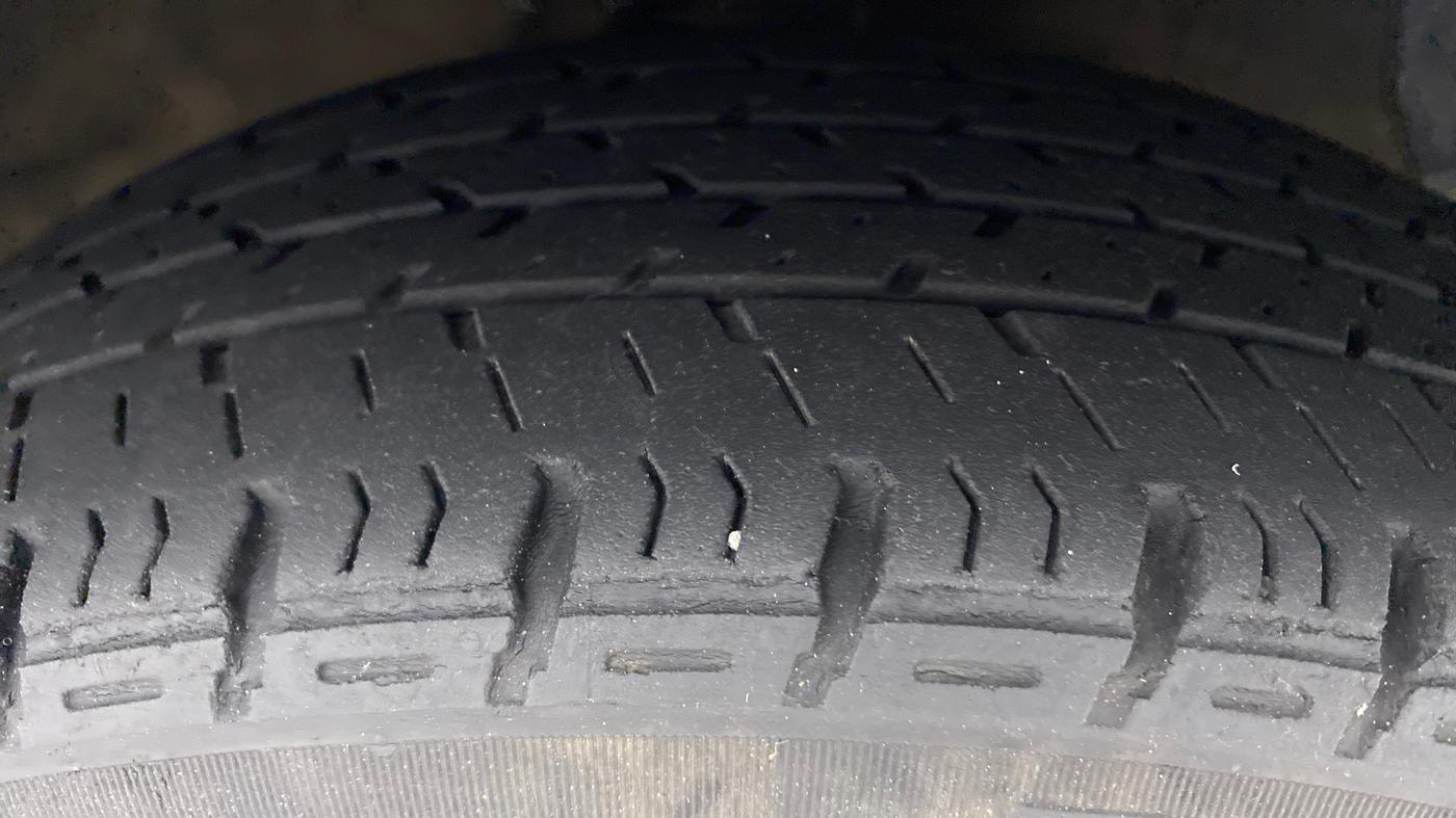 2014 Hyundai Xcent S 1.2 OPT, Petrol, Manual, 98,012 km, Right Front Tyre Tread