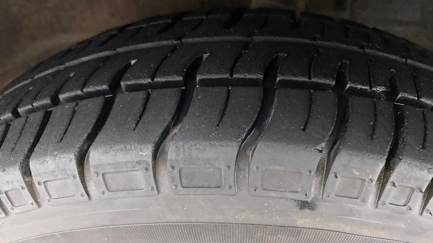 2018 Maruti Alto 800 LXI, Petrol, Manual, 8,423 km, Left Front Tyre Tread