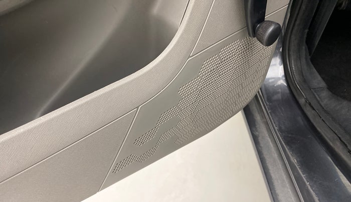 2018 Tata NEXON XE, Petrol, Manual, 31,014 km, Infotainment system - Rear speakers missing / not working