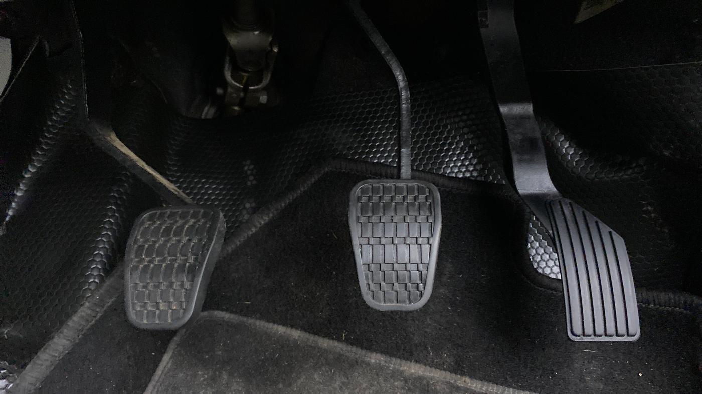 2018 Tata NEXON XE, Petrol, Manual, 31,014 km, Pedals