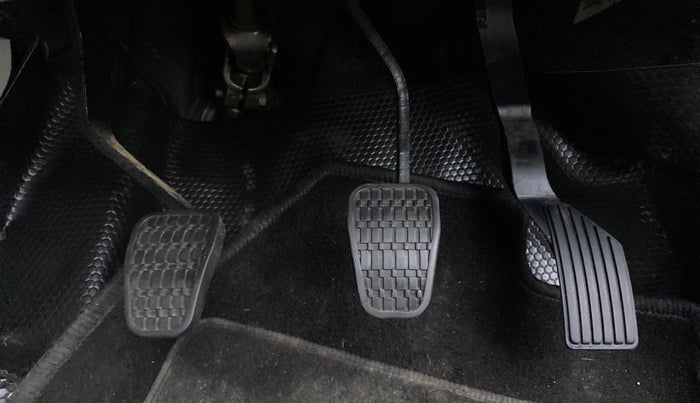 2018 Tata NEXON XE, Petrol, Manual, 31,014 km, Pedals