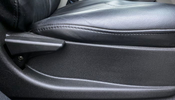 2018 Tata NEXON XE, Petrol, Manual, 31,014 km, Driver Side Adjustment Panel