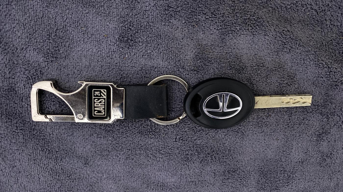 2018 Tata NEXON XE, Petrol, Manual, 31,014 km, Key Close Up