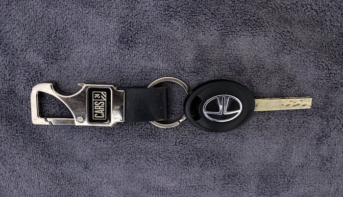 2018 Tata NEXON XE, Petrol, Manual, 31,014 km, Key Close Up