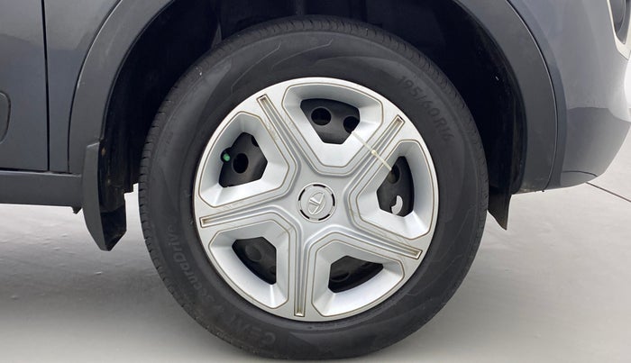 2018 Tata NEXON XE, Petrol, Manual, 31,014 km, Right Front Wheel