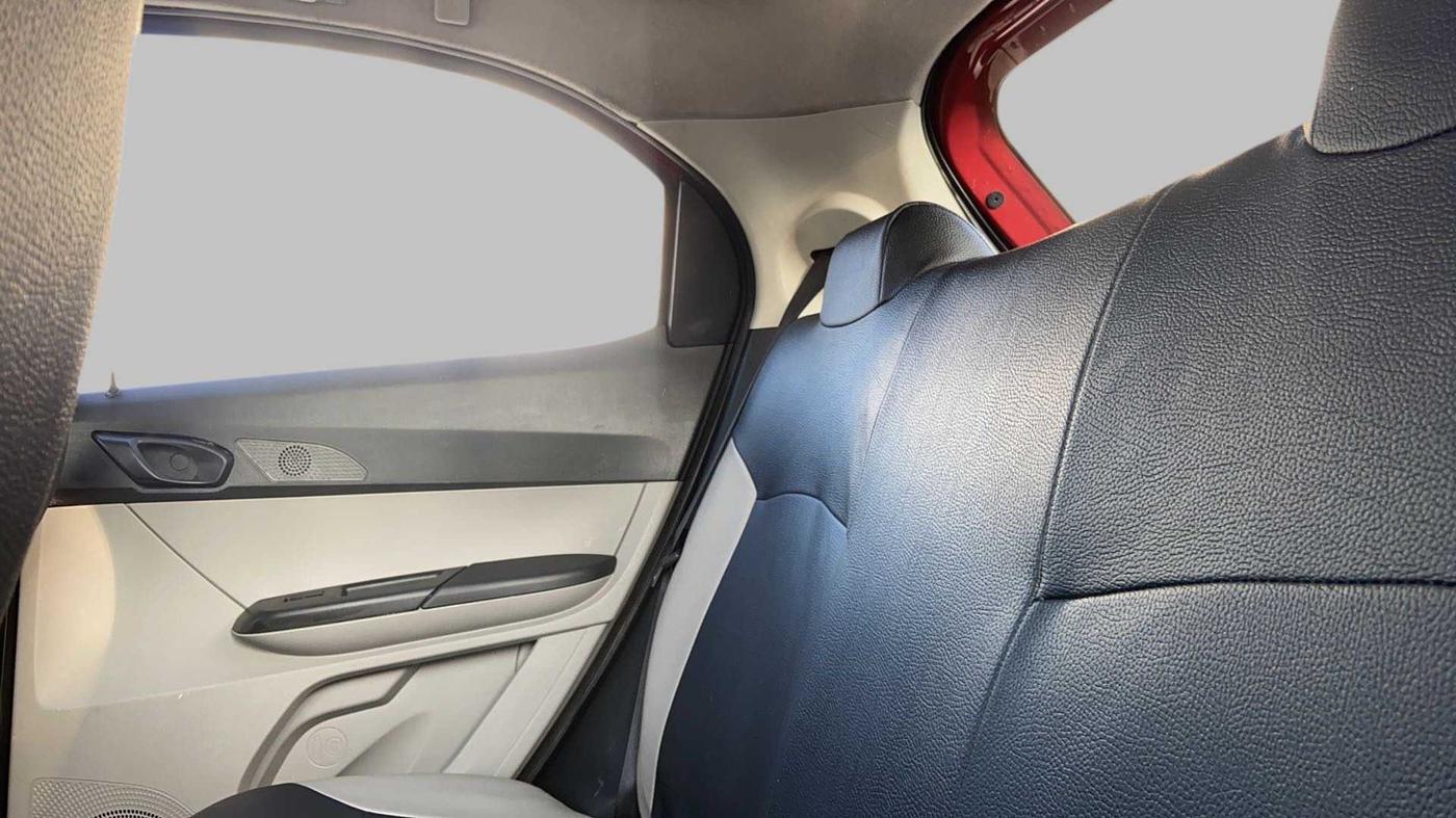 2018 Tata Tiago XM 1.2 REVOTRON, Petrol, Manual, 77,401 km, Right Side Rear Door Cabin