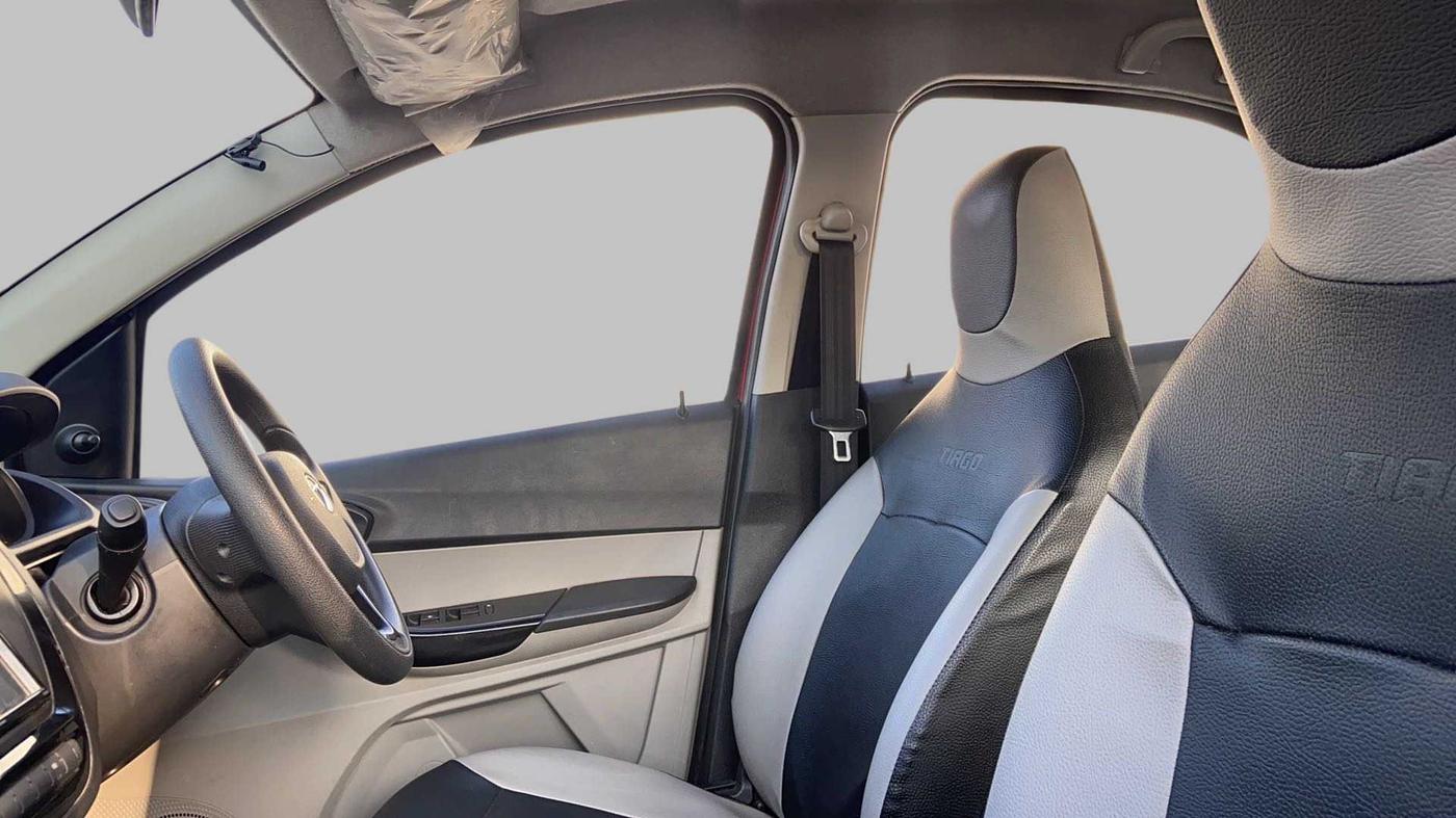 2018 Tata Tiago XM 1.2 REVOTRON, Petrol, Manual, 77,401 km, Right Side Front Door Cabin