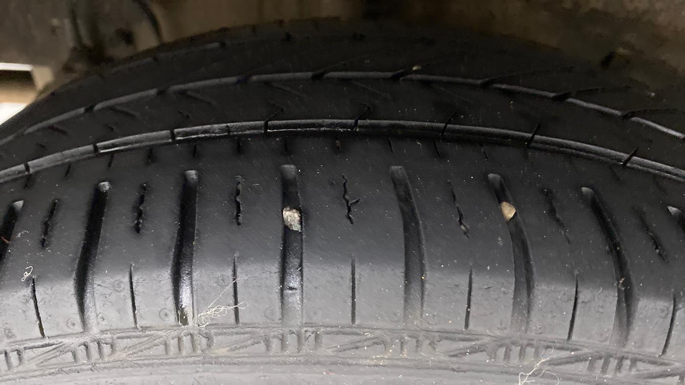 2017 Hyundai Grand i10 SPORTZ (O) 1.2 AT VTVT, Petrol, Automatic, 38,616 km, Right Rear Tyre Tread