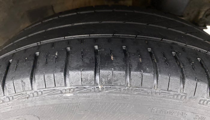 2017 Hyundai Grand i10 SPORTZ (O) 1.2 AT VTVT, Petrol, Automatic, 38,616 km, Left Rear Tyre Tread