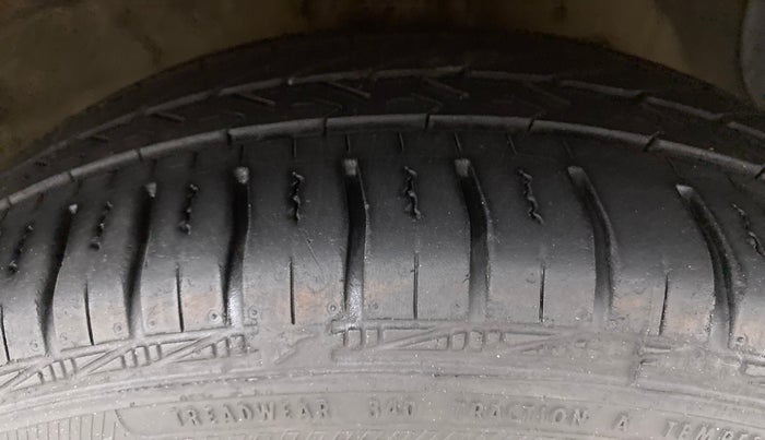 2017 Hyundai Grand i10 SPORTZ (O) 1.2 AT VTVT, Petrol, Automatic, 38,616 km, Right Front Tyre Tread