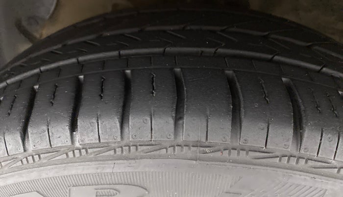 2017 Hyundai Grand i10 SPORTZ (O) 1.2 AT VTVT, Petrol, Automatic, 38,616 km, Left Front Tyre Tread