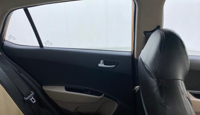 2017 Hyundai Grand i10 SPORTZ (O) 1.2 AT VTVT, Petrol, Automatic, 38,616 km, Left rear window switch / handle - Switch/handle not functional