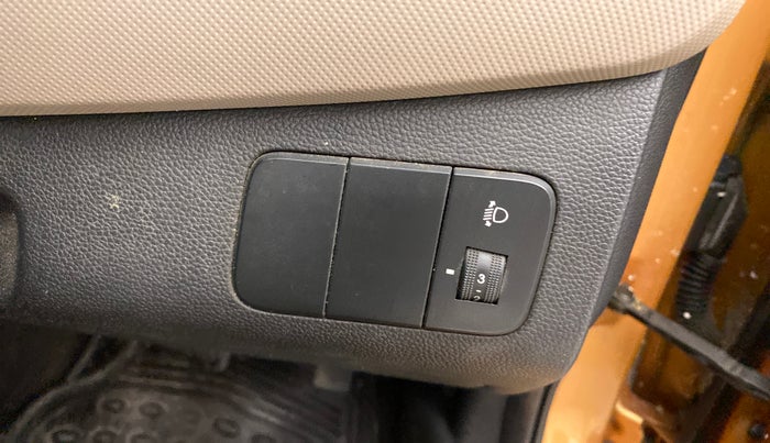 2017 Hyundai Grand i10 SPORTZ (O) 1.2 AT VTVT, Petrol, Automatic, 38,616 km, Dashboard - Headlight height adjustment not working