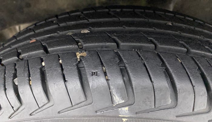 2015 Renault Kwid RXT, Petrol, Manual, 32,853 km, Left Rear Tyre Tread