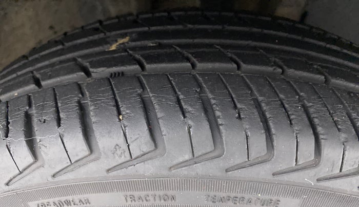 2015 Renault Kwid RXT, Petrol, Manual, 32,853 km, Right Front Tyre Tread