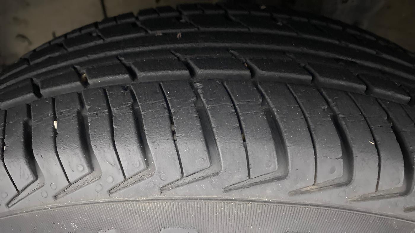 2015 Renault Kwid RXT, Petrol, Manual, 32,853 km, Left Front Tyre Tread