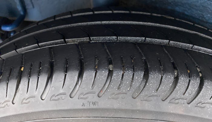 2015 Maruti Celerio VXI, Petrol, Manual, 38,562 km, Right Front Tyre Tread