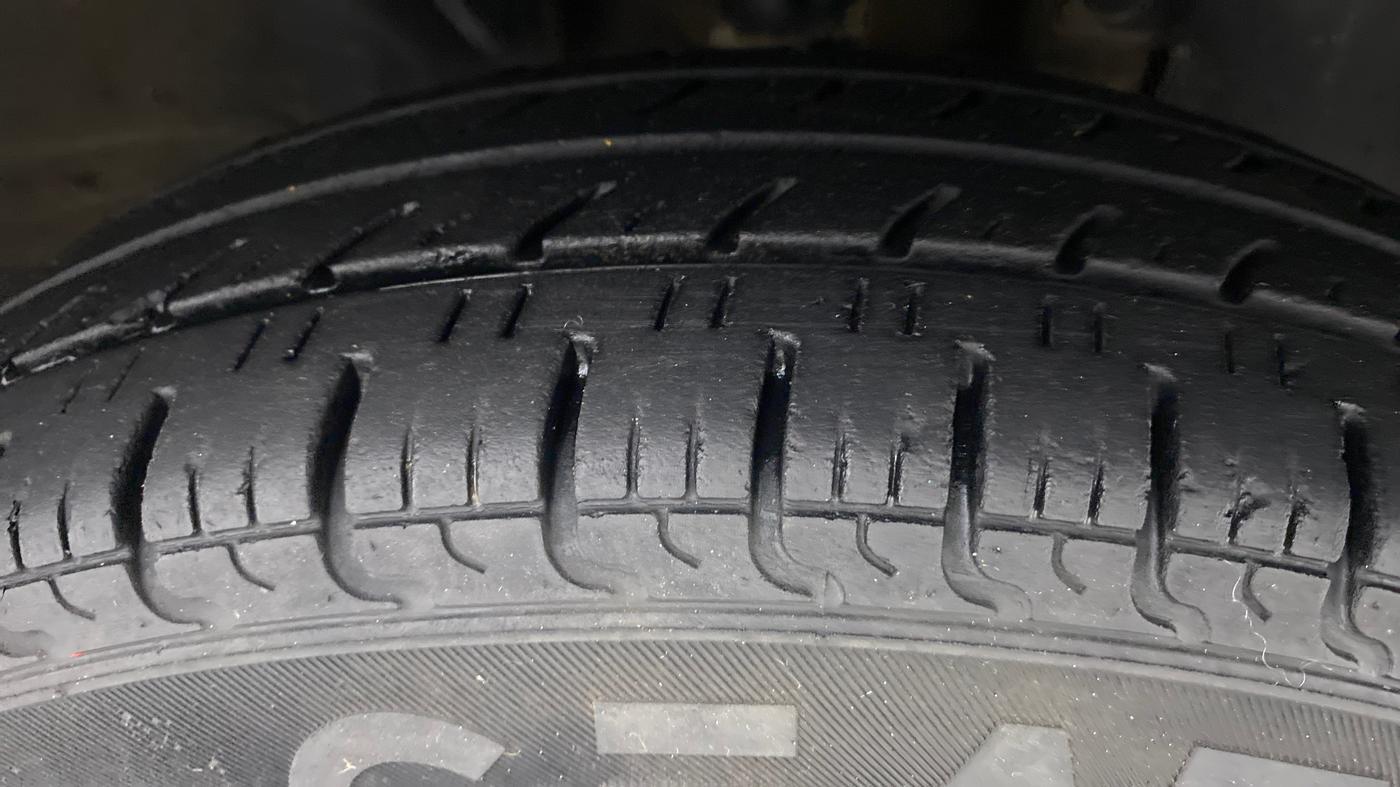 2018 Renault Kwid RXT, Petrol, Manual, 27,544 km, Right Front Tyre Tread