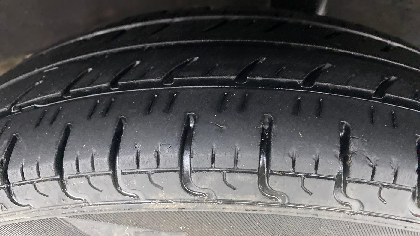 2018 Renault Kwid RXT, Petrol, Manual, 27,544 km, Left Rear Tyre Tread