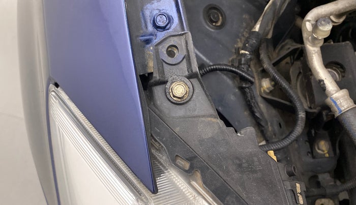 2021 Maruti Swift LXI, Petrol, Manual, 60,539 km, Right headlight - Clamp has minor damage