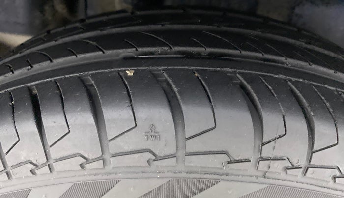 2021 Maruti Swift LXI, Petrol, Manual, 60,539 km, Right Rear Tyre Tread