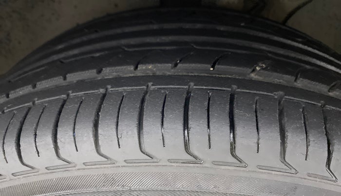 2016 Skoda Octavia 1.8 TSI STYLE PLUS AT, Petrol, Automatic, 68,281 km, Left Front Tyre Tread