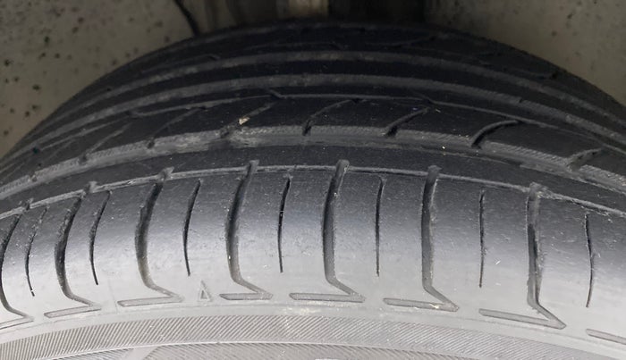 2016 Skoda Octavia 1.8 TSI STYLE PLUS AT, Petrol, Automatic, 68,281 km, Right Front Tyre Tread