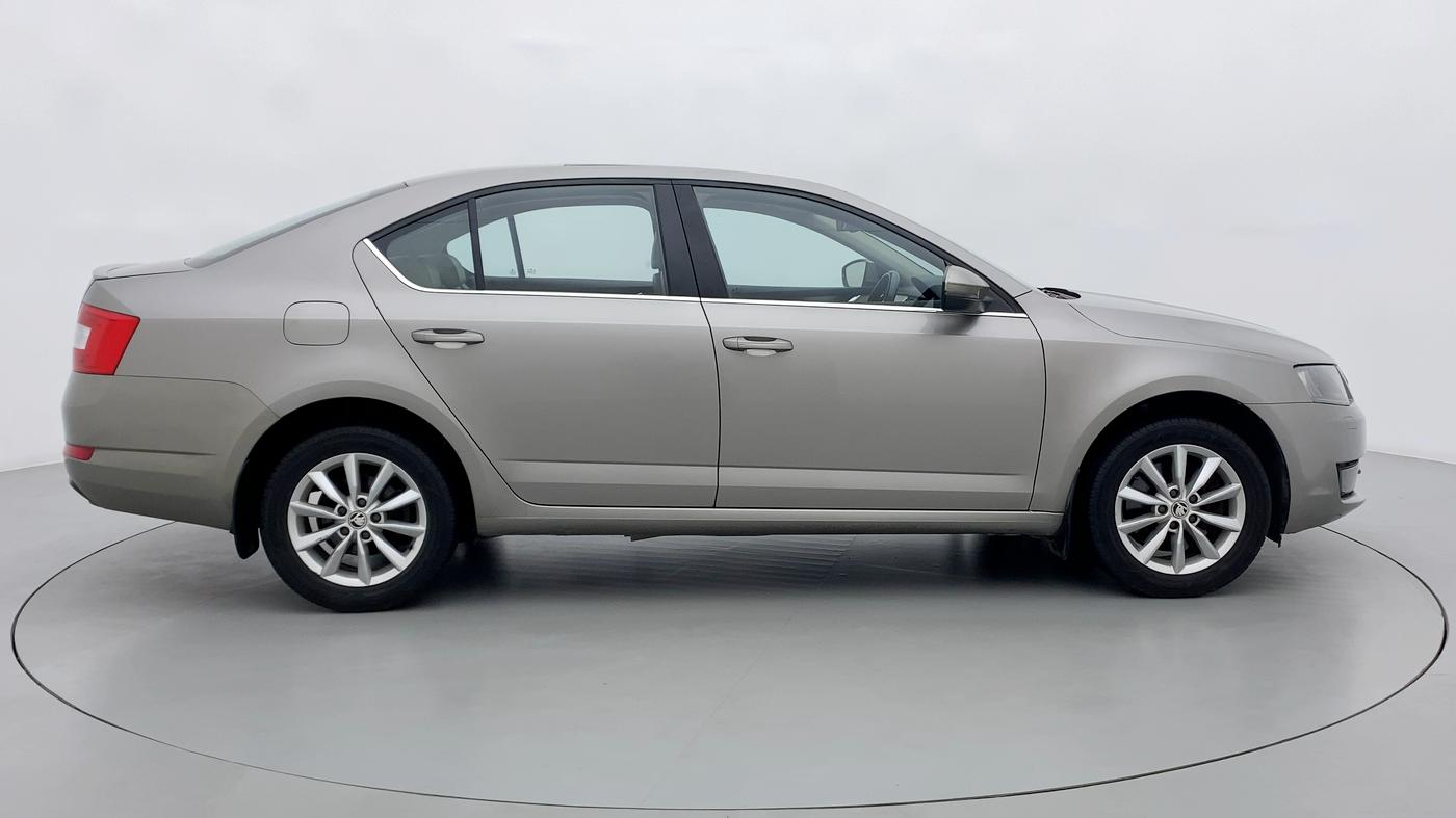 2016 Skoda Octavia 1.8 TSI STYLE PLUS AT, Petrol, Automatic, 68,281 km, Right Side View