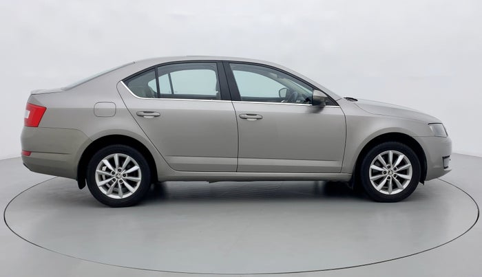 2016 Skoda Octavia 1.8 TSI STYLE PLUS AT, Petrol, Automatic, 68,281 km, Right Side View