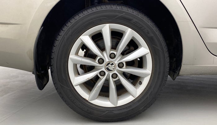 2016 Skoda Octavia 1.8 TSI STYLE PLUS AT, Petrol, Automatic, 68,281 km, Right Rear Wheel