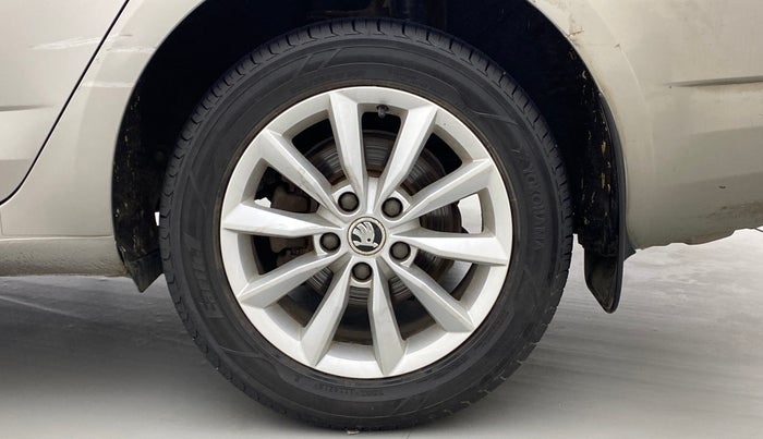 2016 Skoda Octavia 1.8 TSI STYLE PLUS AT, Petrol, Automatic, 68,281 km, Left Rear Wheel