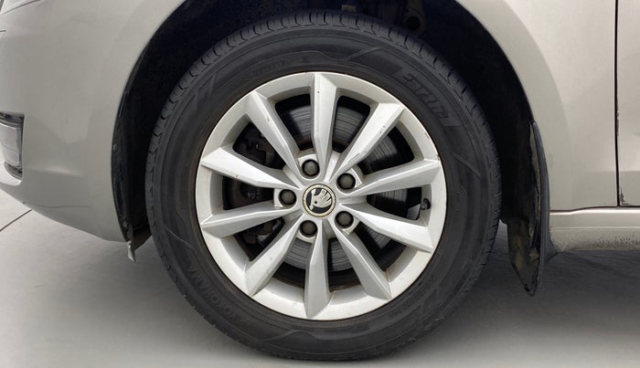 2016 Skoda Octavia 1.8 TSI STYLE PLUS AT, Petrol, Automatic, 68,281 km, Left Front Wheel