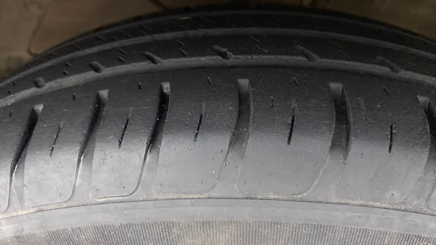 2018 Maruti Dzire VDI, Diesel, Manual, 69,613 km, Left Front Tyre Tread