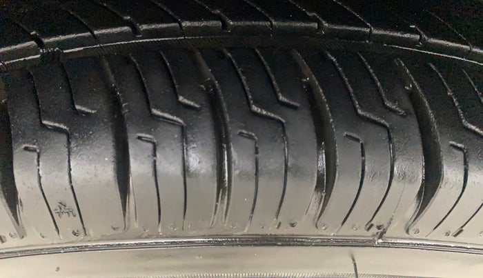 2014 Maruti Swift VDI, Diesel, Manual, 84,501 km, Left Front Tyre Tread