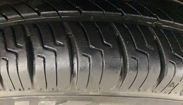 2014 Maruti Swift VDI, Diesel, Manual, 84,501 km, Right Front Tyre Tread