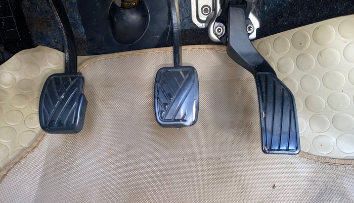 2014 Maruti Swift VDI, Diesel, Manual, 84,501 km, Pedals