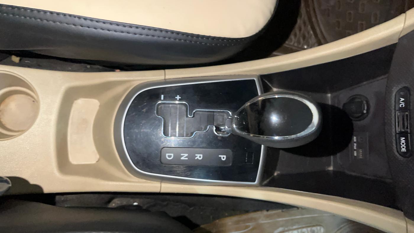 2014 Hyundai Verna FLUIDIC 1.6 VTVT SX AT, Petrol, Automatic, 27,848 km, Gear Lever