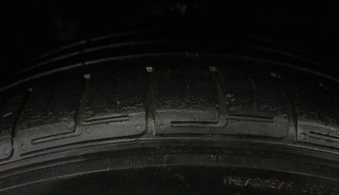 2014 Hyundai Verna FLUIDIC 1.6 VTVT SX AT, Petrol, Automatic, 27,810 km, Left Front Tyre Tread