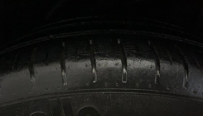 2014 Hyundai Verna FLUIDIC 1.6 VTVT SX AT, Petrol, Automatic, 27,810 km, Left Rear Tyre Tread