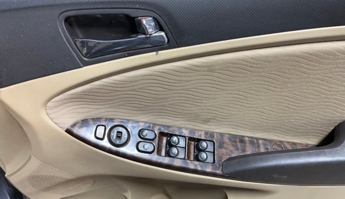 2014 Hyundai Verna FLUIDIC 1.6 VTVT SX AT, Petrol, Automatic, 27,810 km, Driver Side Door Panels Control