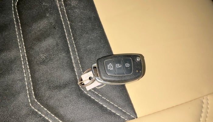 2014 Hyundai Verna FLUIDIC 1.6 VTVT SX AT, Petrol, Automatic, 27,810 km, Key Close Up