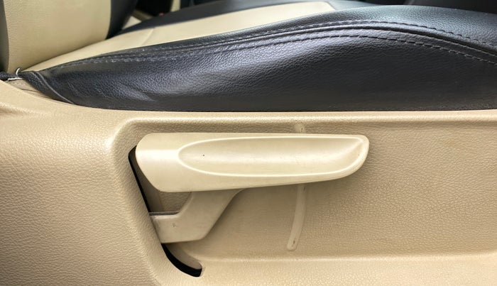 2017 Volkswagen Ameo HIGHLINE DSG 1.5 DIESEL , Diesel, Automatic, 74,849 km, Driver Side Adjustment Panel