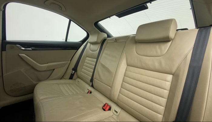 2016 Skoda Octavia 1.8 TSI STYLE PLUS AT, Petrol, Automatic, 59,671 km, Right Side Rear Door Cabin