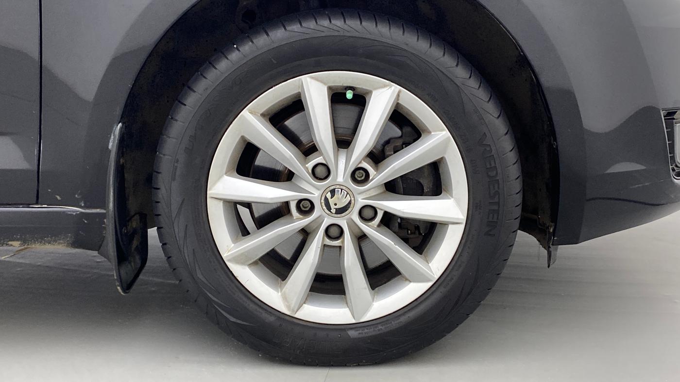 2016 Skoda Octavia 1.8 TSI STYLE PLUS AT, Petrol, Automatic, 59,671 km, Right Front Wheel