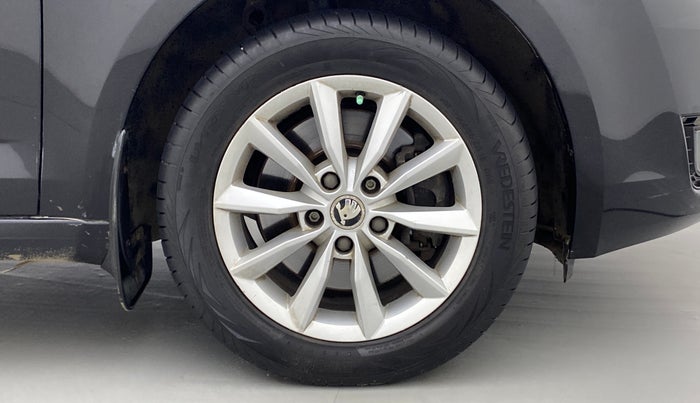 2016 Skoda Octavia 1.8 TSI STYLE PLUS AT, Petrol, Automatic, 59,671 km, Right Front Wheel