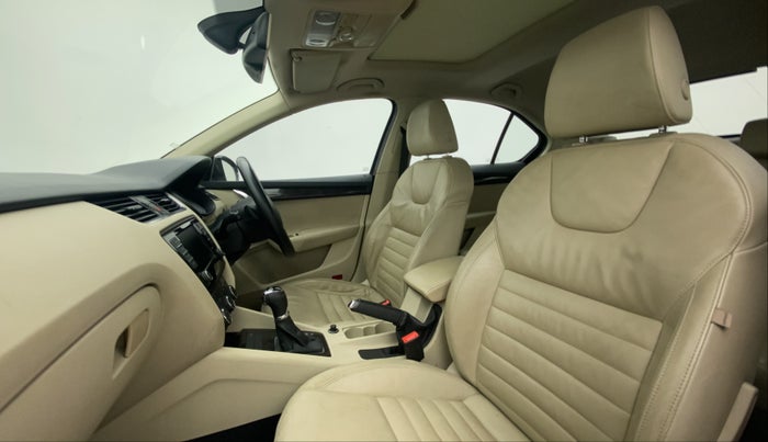 2016 Skoda Octavia 1.8 TSI STYLE PLUS AT, Petrol, Automatic, 59,671 km, Right Side Front Door Cabin