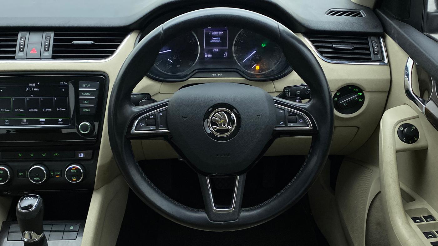 2016 Skoda Octavia 1.8 TSI STYLE PLUS AT, Petrol, Automatic, 59,671 km, Steering Wheel Close Up